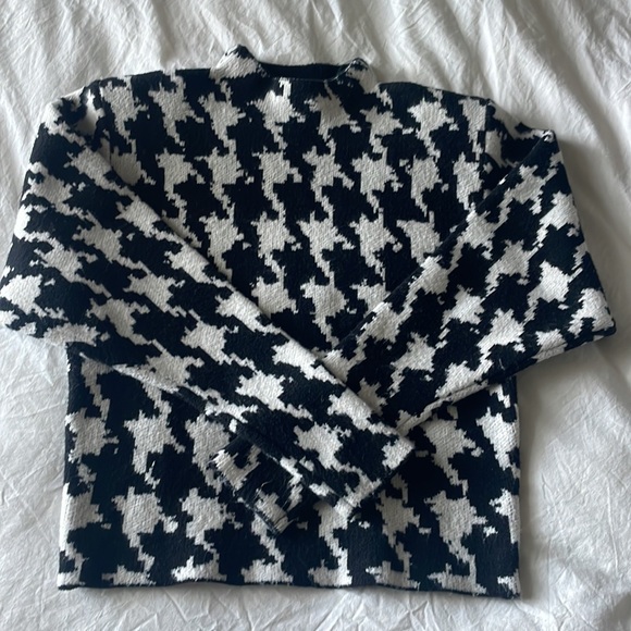 EXPRESS Women’s Houndstooth Mock Neck Padded Shoulder Sweater size small - Picture 6 of 8